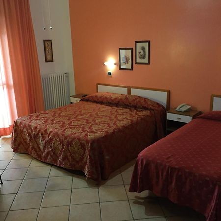 Hotel Magda Novafeltria Phòng bức ảnh