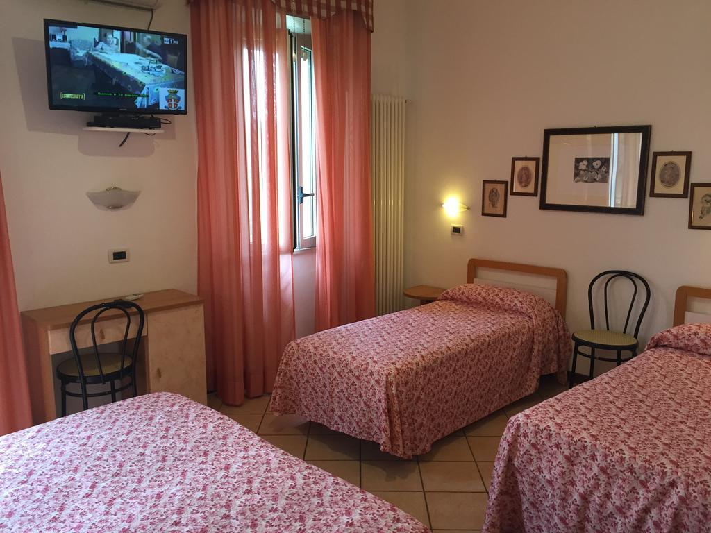 Hotel Magda Novafeltria Phòng bức ảnh