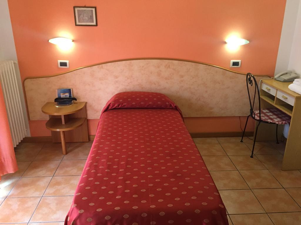 Hotel Magda Novafeltria Phòng bức ảnh